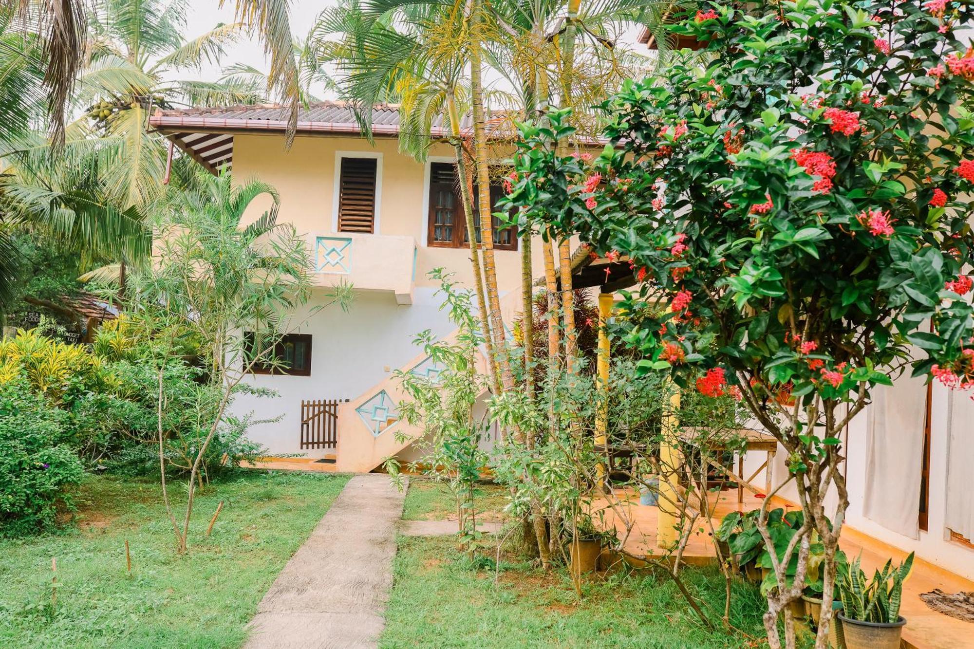 Beach Lagoon Guesthouse Tangalle Exterior photo