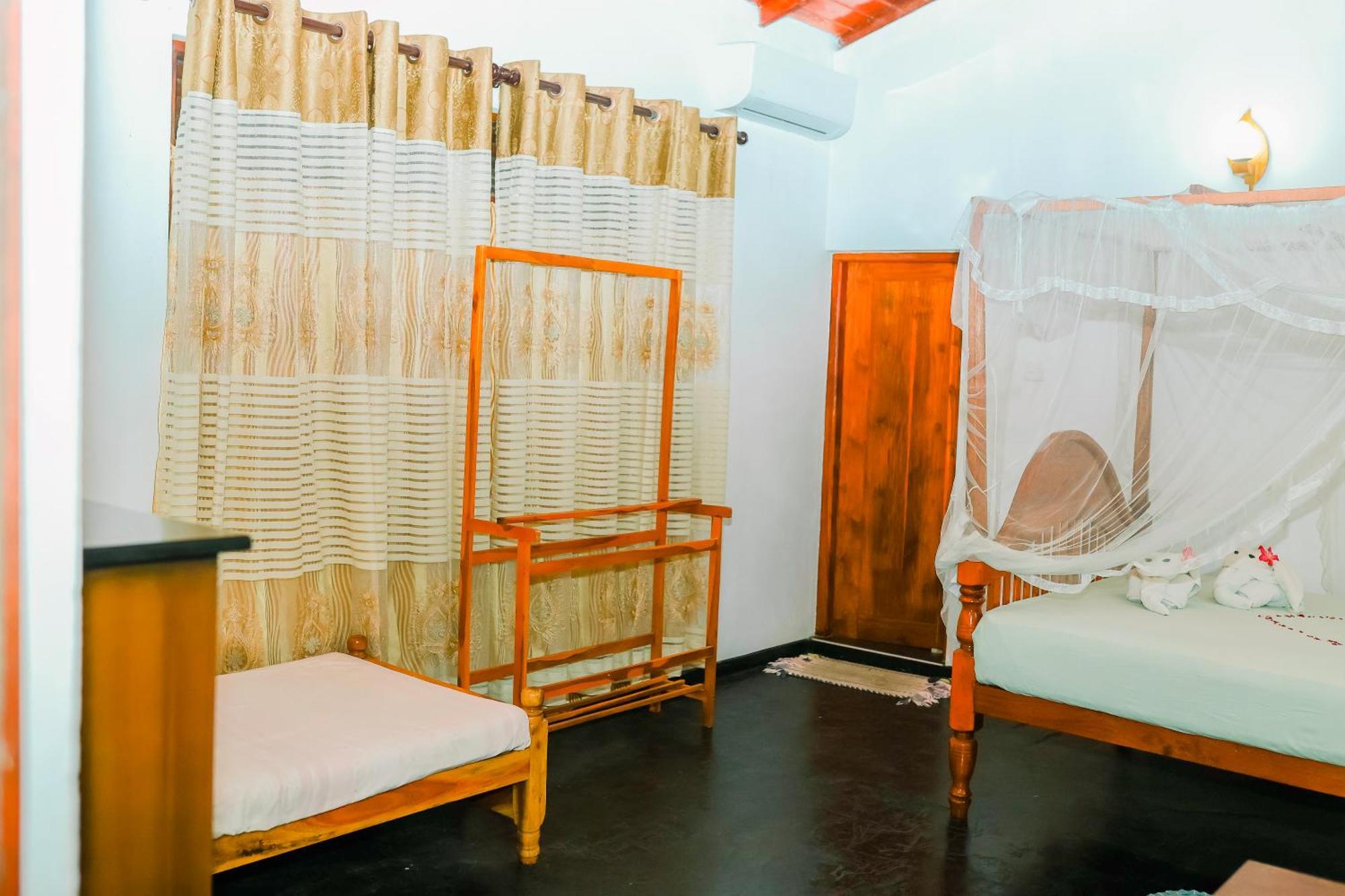 Beach Lagoon Guesthouse Tangalle Exterior photo