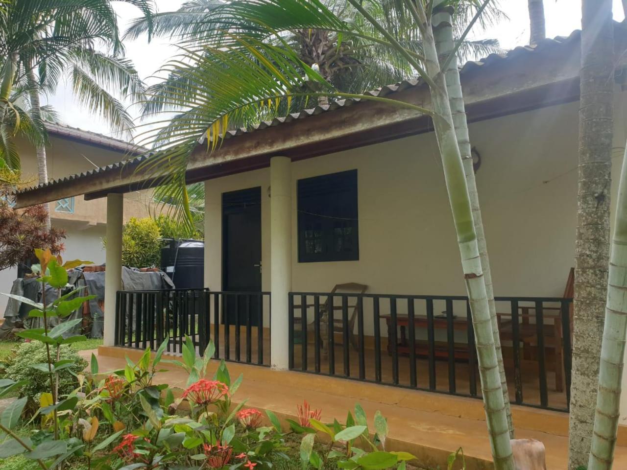 Beach Lagoon Guesthouse Tangalle Exterior photo