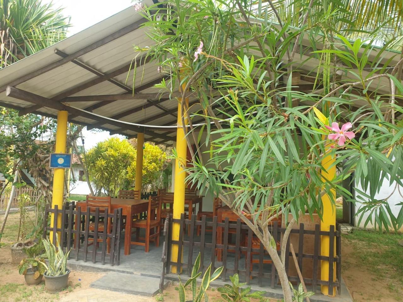 Beach Lagoon Guesthouse Tangalle Exterior photo