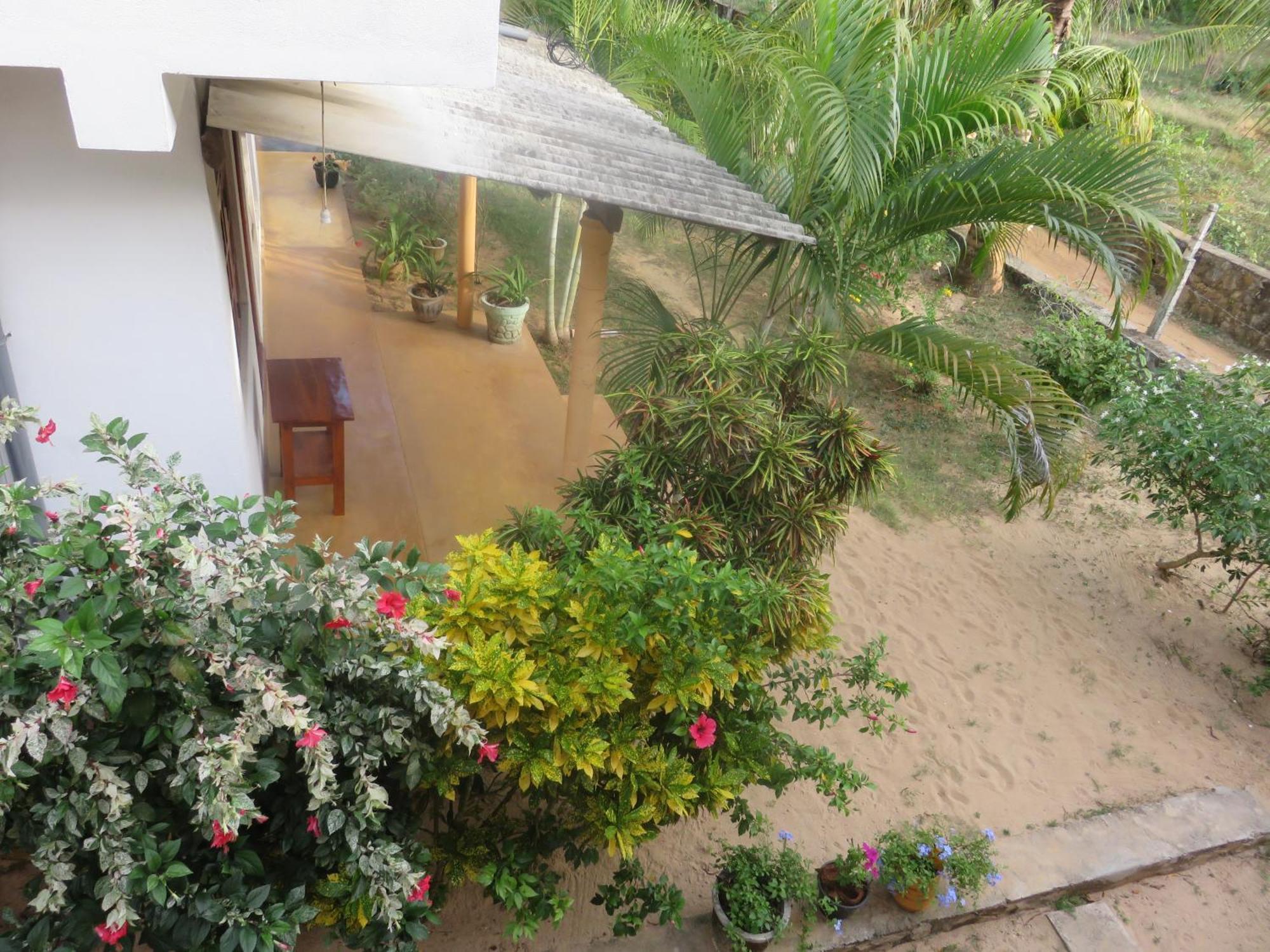 Beach Lagoon Guesthouse Tangalle Exterior photo