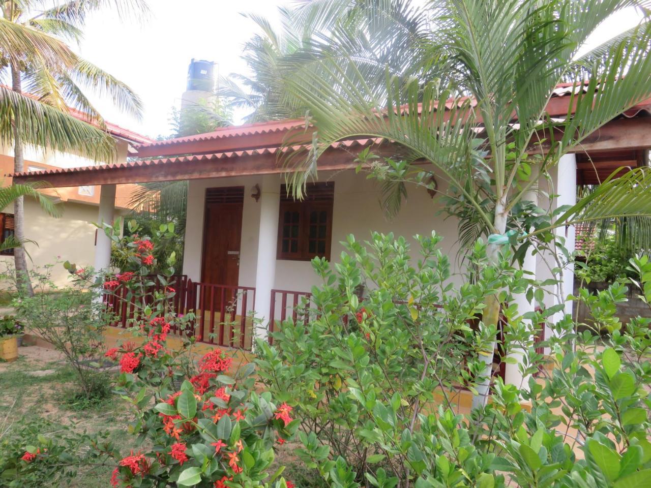 Beach Lagoon Guesthouse Tangalle Exterior photo